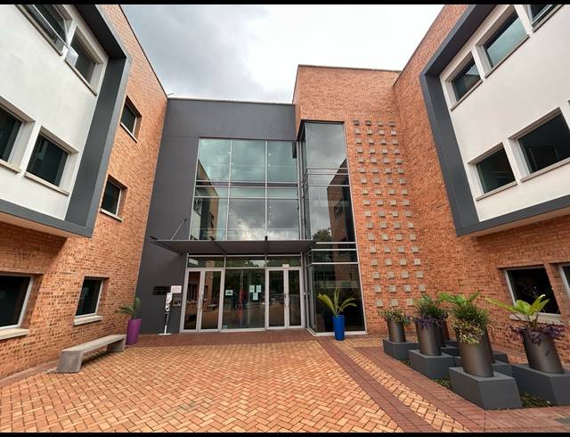 669M² OFFICE TO LET IN BRYANSTON